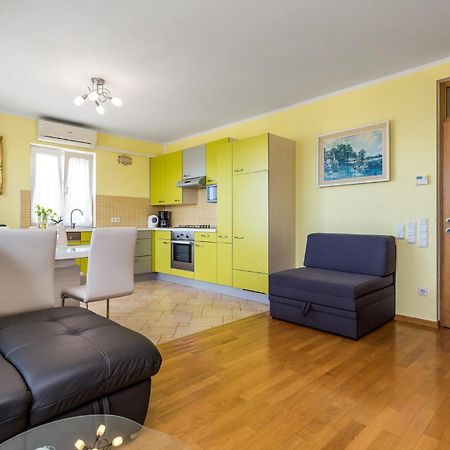 Stunning Apartment In Volosko With House Sea View Exterior foto